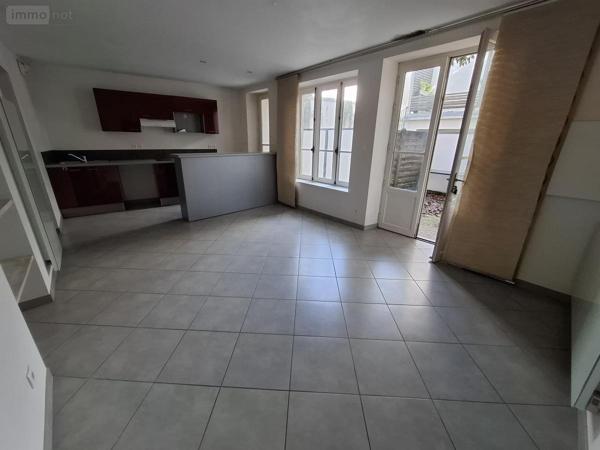 Immeuble à vendre à Saintes en Charente-Maritime (17100), ref : 17111-683