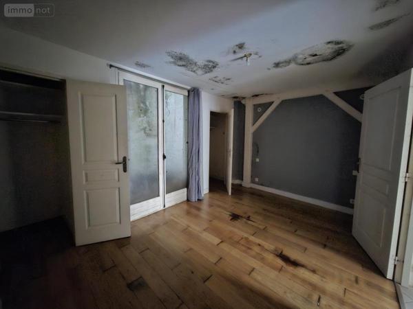 Immeuble à vendre à Saintes en Charente-Maritime (17100), ref : 17111-683