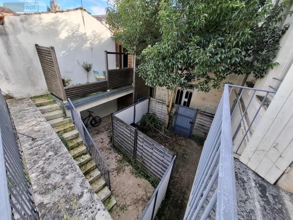 Immeuble à vendre à Saintes en Charente-Maritime (17100), ref : 17111-683