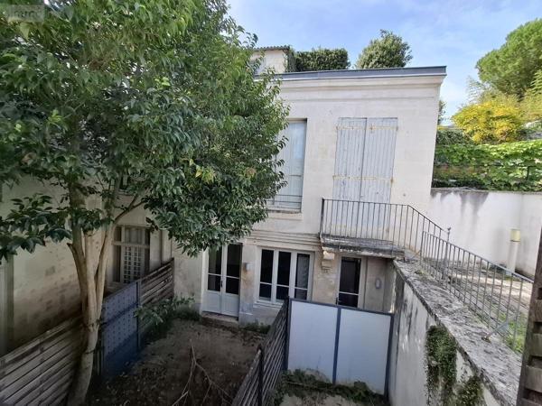 Immeuble à vendre à Saintes en Charente-Maritime (17100), ref : 17111-683