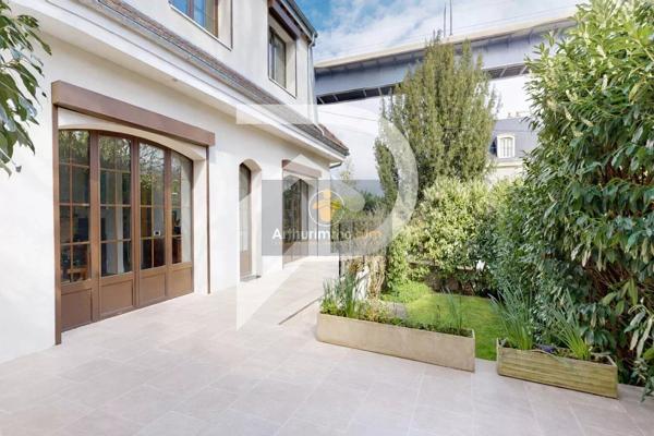 Vente                                                      Maison
                        
                     8 pièces                      185 m2                     à Marly-le-Roi