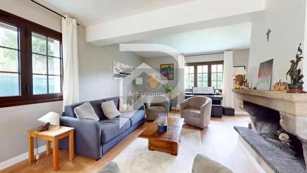 Vente                                                      Maison
                        
                     8 pièces                      185 m2                     à Marly-le-Roi