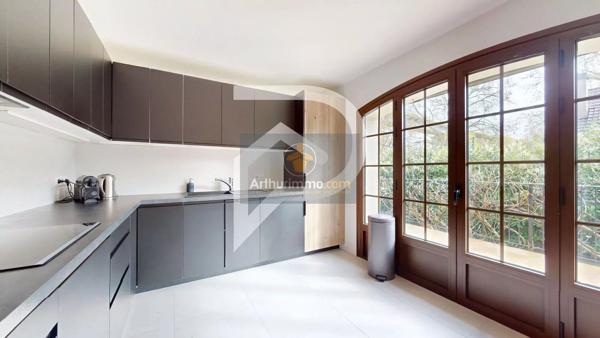 Vente                                                      Maison
                        
                     8 pièces                      185 m2                     à Marly-le-Roi
