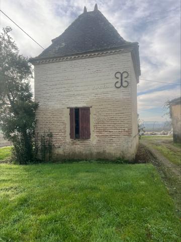 Propriété rurale avec pigeonnier et dépendances sur 3 hectares