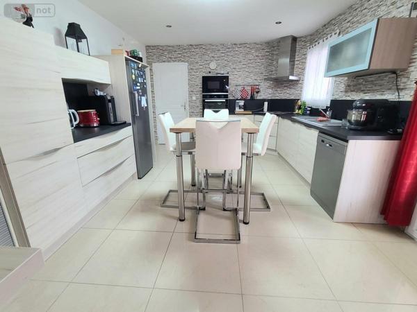 Maison à vendre à Pierrelatte dans la Drôme (26700), ref : 26060-828