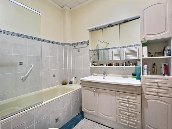 A vendre appartement de type 3 avec terrasse et jardin à Marseille 13006 - Vauban