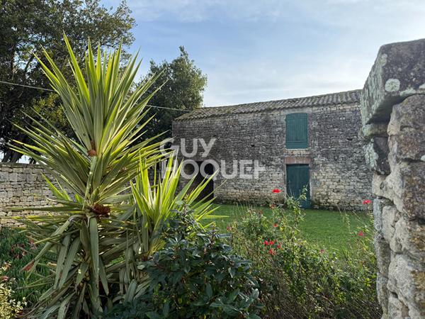 À VENDRE / TERRAIN À BÂTIR AVEC DÉPENDANCES DE CHARME SAINT-PIERRE-D'OLERON