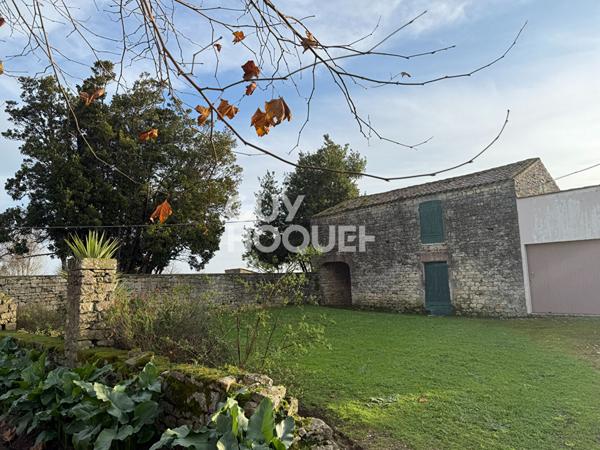 À VENDRE / TERRAIN À BÂTIR AVEC DÉPENDANCES DE CHARME SAINT-PIERRE-D'OLERON