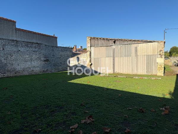 À VENDRE / TERRAIN À BÂTIR AVEC DÉPENDANCES DE CHARME SAINT-PIERRE-D'OLERON