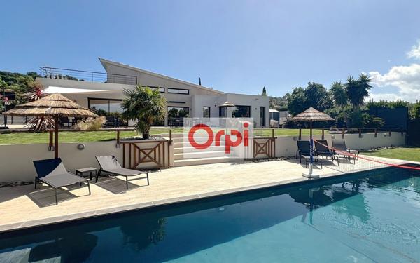 Maison à vendre    5 pièces •  Zonza