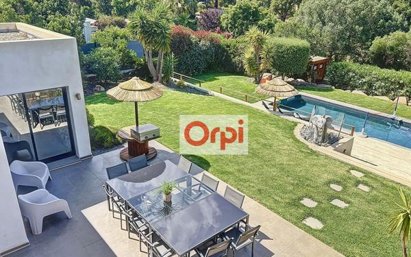 Maison à vendre    5 pièces •  Zonza