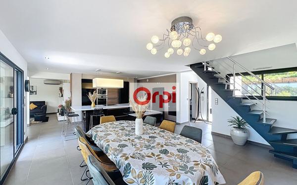 Maison à vendre    5 pièces •  Zonza