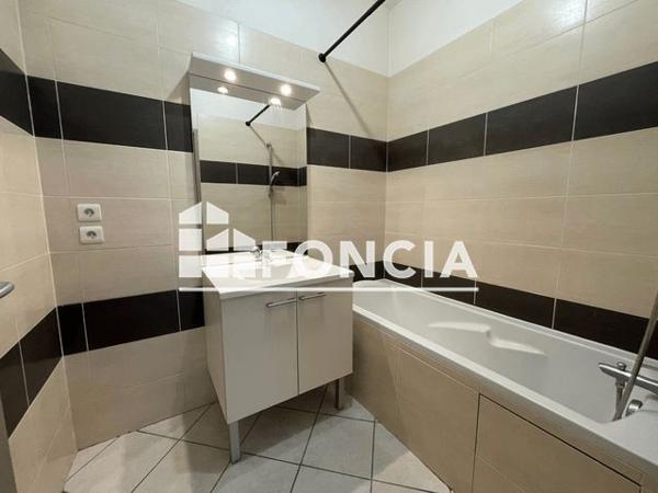 Location Appartement 2 pièces 47 m² - 3 RUE LAFONTAINE Villeurbanne 69100