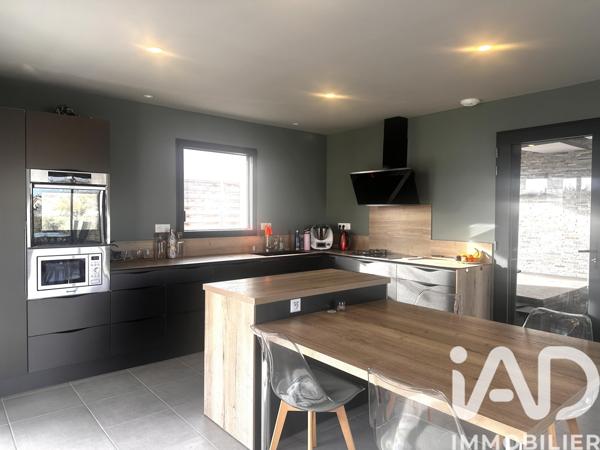 Maison à vendre 5 pièces 143 m² Saint-Marcellin-en-Forez