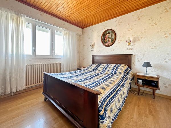 Maison sur deux niveaux - proche forêt