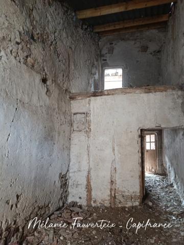 Tour médiévale de 94 m² SAUVAGNAT SAINTE MARTHE (63)