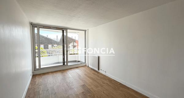Location Studio 26.45 m² - Paris 75018