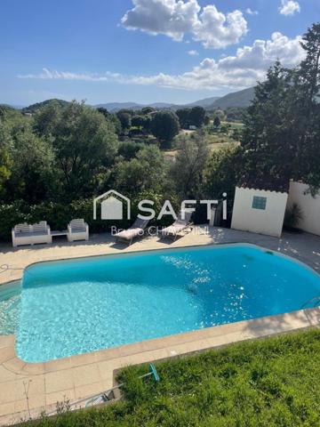 Maison familiale sans vis a vis  avec piscine