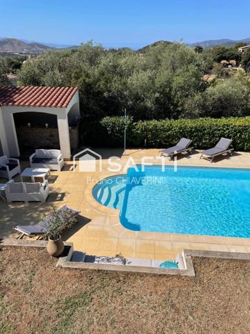 Maison familiale sans vis a vis  avec piscine