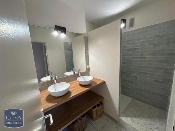 Appartement à louer 5 pièces 107.3m² Poitiers (86000)