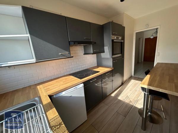 Appartement à louer 5 pièces 107.3m² Poitiers (86000)