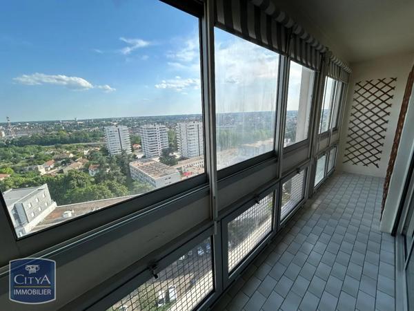 Appartement à louer 5 pièces 107.3m² Poitiers (86000)
