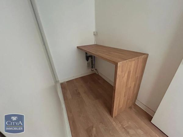 Appartement à louer 5 pièces 107.3m² Poitiers (86000)
