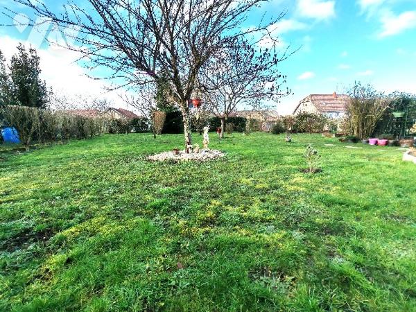 A 5 minutes d'AUXONNE, à visiter sans tarder, venez découvrir cette belle longère de plain pied
