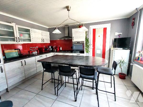 A 5 minutes d'AUXONNE, à visiter sans tarder, venez découvrir cette belle longère de plain pied