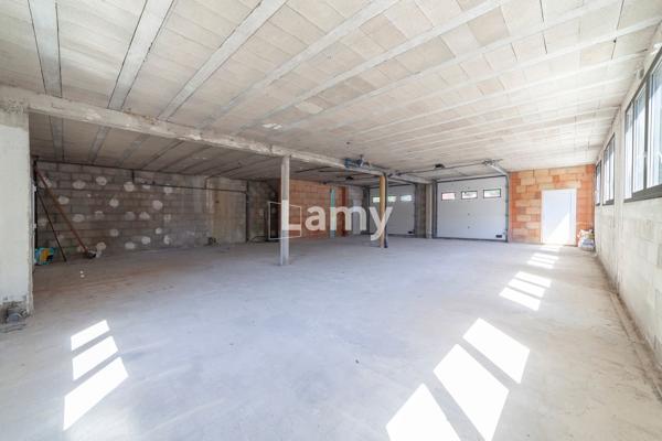 Local professionnel / commercial lot 67