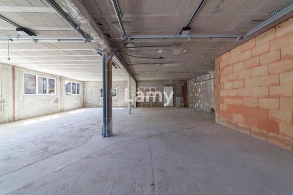 Local professionnel / commercial lot 67