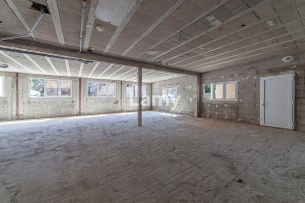 Local professionnel / commercial lot 67