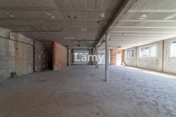 Local professionnel / commercial lot 67