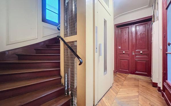 Appartement à vendre    4 pièces • 82,62 m2 Paris 9