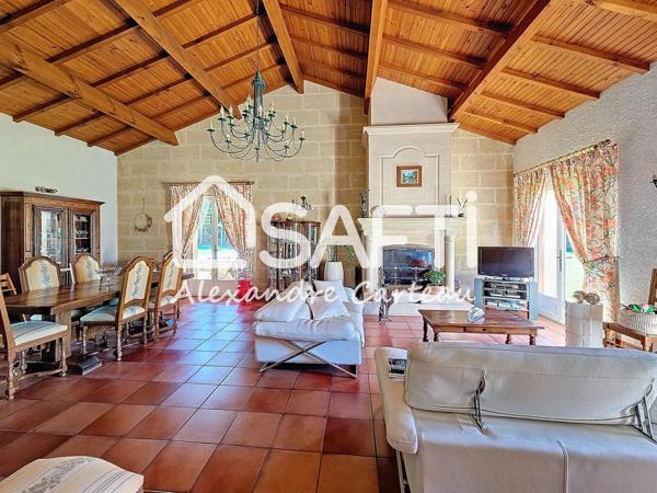 Belle traditionnelle 5 chambres, bureau, garage, piscine