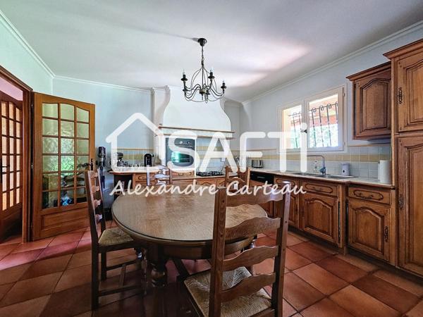 Belle traditionnelle 5 chambres, bureau, garage, piscine