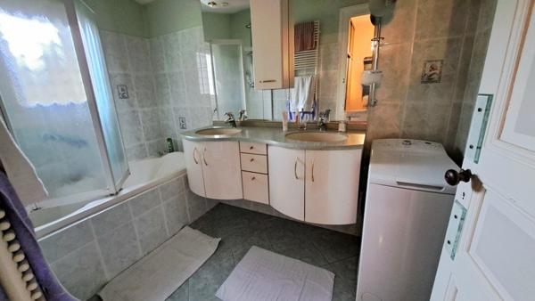 Maison à vendre 307 000 € Saint-Seurin-sur-l'Isle 7 p 159 m² DPE D
