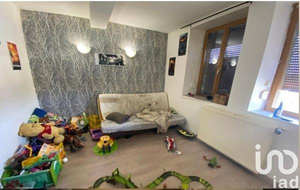 Maison de village 5 pièces de 108 m² à Floing (08200)