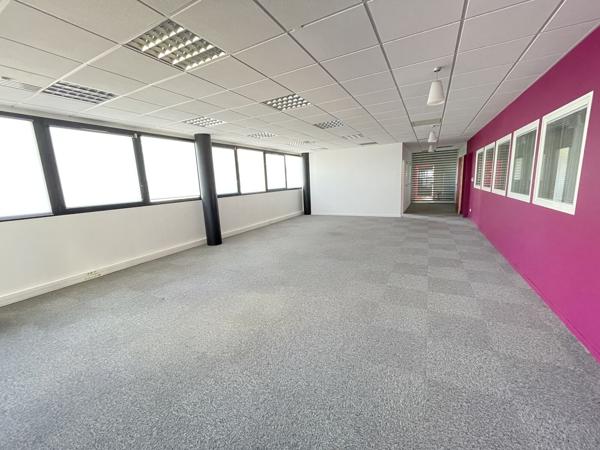 BUREAUX DIVISIBLES À LOUER-728 M²-PARC DES MOULINETS