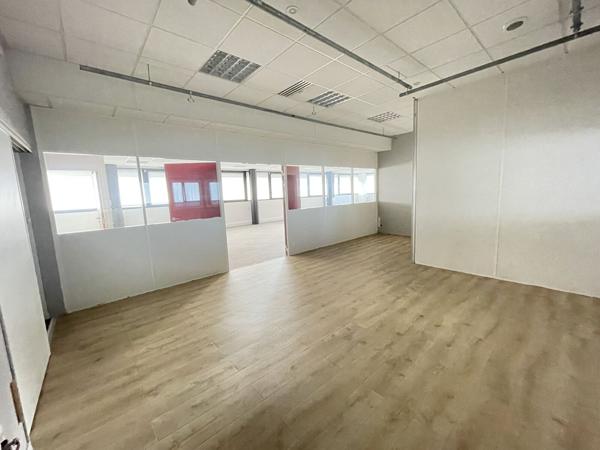 BUREAUX DIVISIBLES À LOUER-728 M²-PARC DES MOULINETS