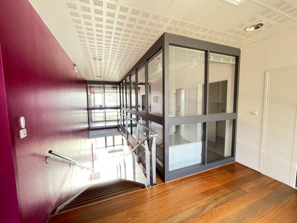 BUREAUX DIVISIBLES À LOUER-728 M²-PARC DES MOULINETS