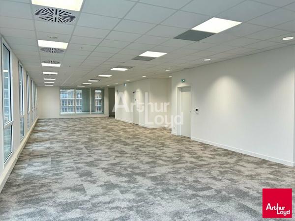 LA COURROUZE - IMMEUBLE NEUF - BUREAUX A LOUER