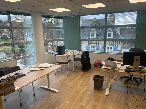 BEAUVAIS - CENTRE VILLE-- BUREAU - ENVIRON 300M2