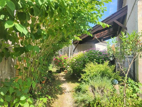 Jolie Maison avec jardin - grange et garage - à vendre 4 pièces CUZORN (Lot-et-Garonne 47)