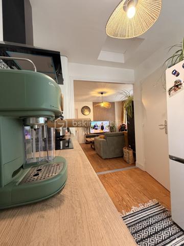 Il se compose d'un séjour lumineux, une chambre, une cuisine aménagée et équipée semi ouverte ainsi qu'une salle d'eau avec WC. 

Vue sur les falaises et petite vue mer
Beau potentiel !
Idéal résidence secondaire ou investissement

Tout à l'égout/ Double vitrage PVC/ Pas de travaux à prévoir ! Appartement clé en main (entièrement refait en 2025)