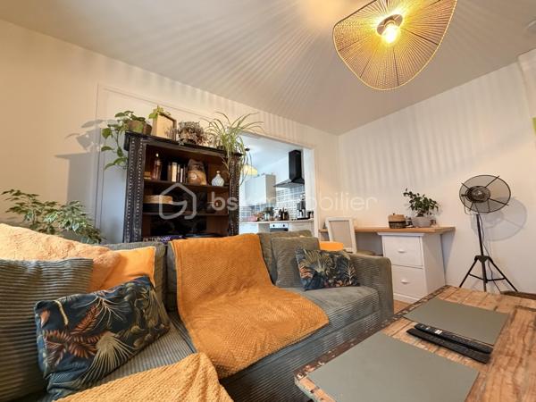 Il se compose d'un séjour lumineux, une chambre, une cuisine aménagée et équipée semi ouverte ainsi qu'une salle d'eau avec WC. 

Vue sur les falaises et petite vue mer
Beau potentiel !
Idéal résidence secondaire ou investissement

Tout à l'égout/ Double vitrage PVC/ Pas de travaux à prévoir ! Appartement clé en main (entièrement refait en 2025)