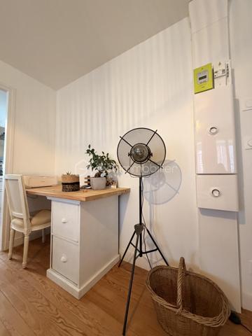 Il se compose d'un séjour lumineux, une chambre, une cuisine aménagée et équipée semi ouverte ainsi qu'une salle d'eau avec WC. 

Vue sur les falaises et petite vue mer
Beau potentiel !
Idéal résidence secondaire ou investissement

Tout à l'égout/ Double vitrage PVC/ Pas de travaux à prévoir ! Appartement clé en main (entièrement refait en 2025)