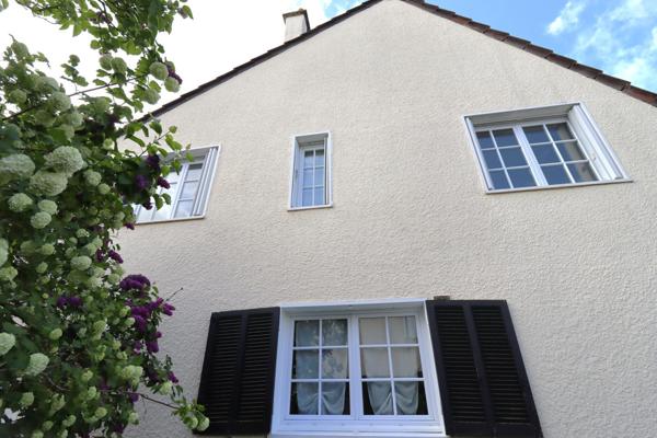 JOLIE MAISON 4 CHAMBRES 2 SALLES DE B. & GARAGE