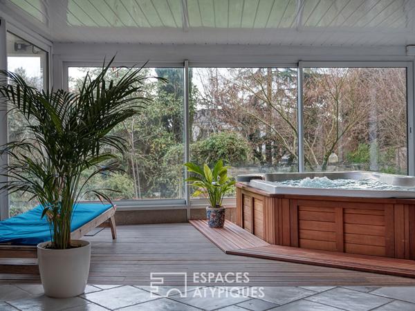 Maison familiale bourgeoise avec grande pièce de vie, jardin et proximité gare.