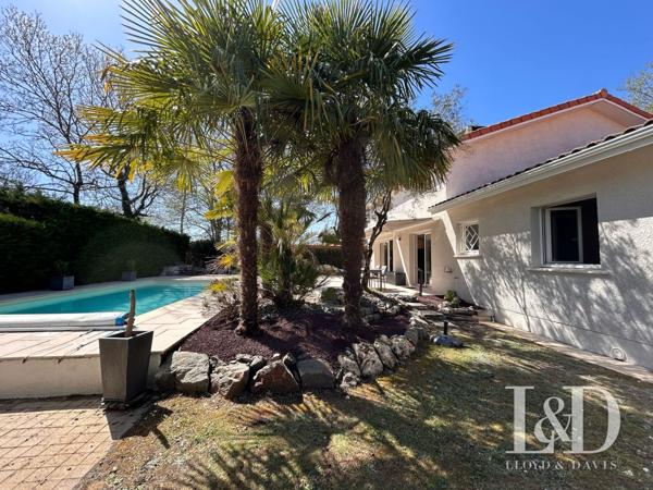 Saint-Jean d'Illac Bourg- Maison contemporaine avec piscine